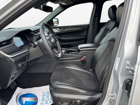 Used 2023 Jeep Grand Cherokee L Laredo image 11