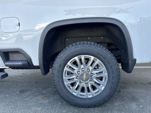 Used 2023 Chevrolet Silverado 2500 High Country w/ Z71 Off-Road Package AWD/4WD image 10