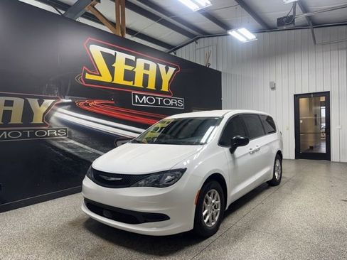 Used 2024 Chrysler Voyager LX image 1