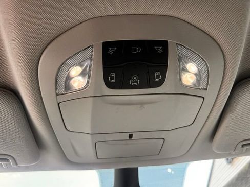 Used 2023 Chrysler Pacifica Touring-L FWD image 24