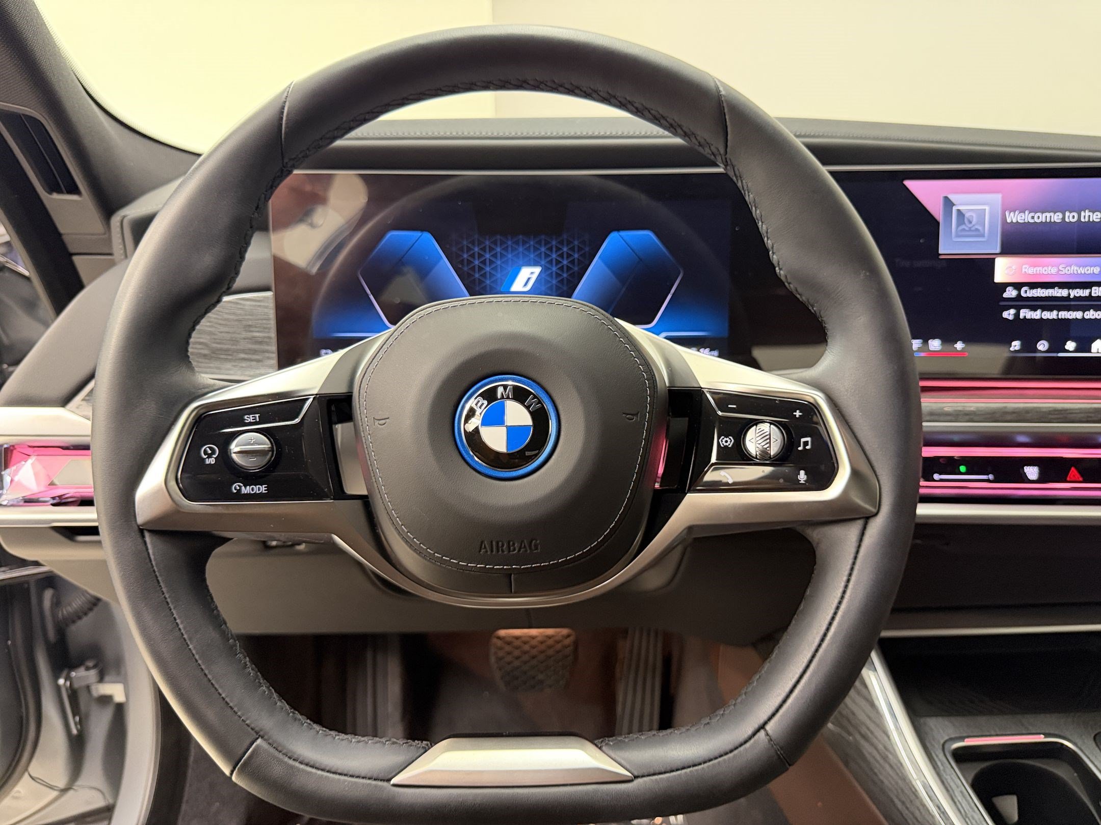 Certified 2023 BMW i7 xDrive60 AWD/4WD image 11