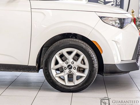 Used 2023 Kia Soul LX w/ Option Group 015 FWD image 11