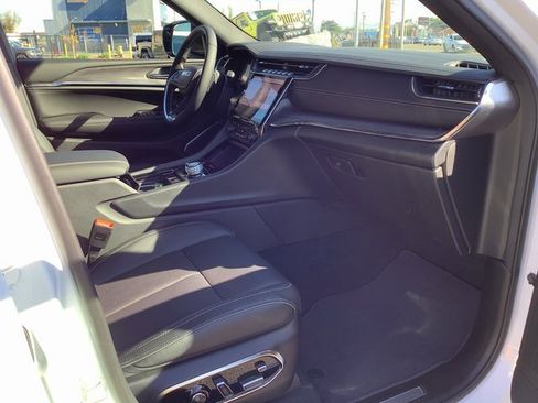 New 2025 Jeep Grand Cherokee Overland w/ Luxury Tech Group IV image 35