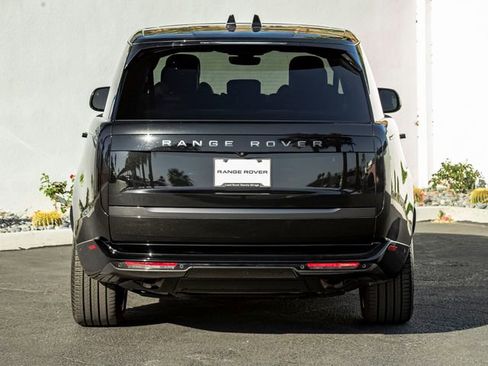 Used 2024 Land Rover Range Rover Long Wheelbase SE image 8