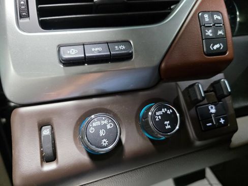 Used 2018 Chevrolet Tahoe Premier AWD/4WD image 16