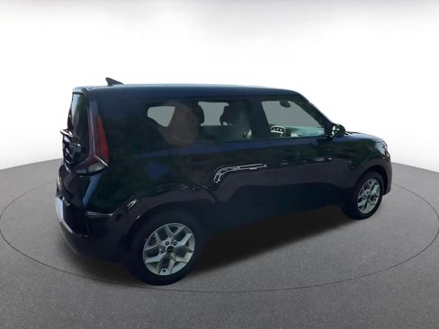 Used 2025 Kia Soul LX w/ LX Technology Package FWD image 14