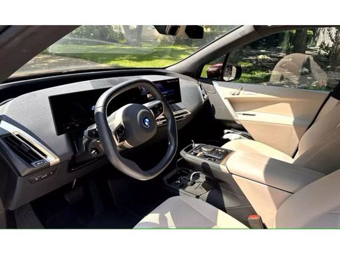 Used 2022 BMW iX xDrive50 w/ Premium Package image 6