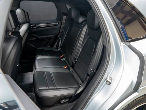 Certified 2022 Porsche Cayenne GTS AWD/4WD image 38
