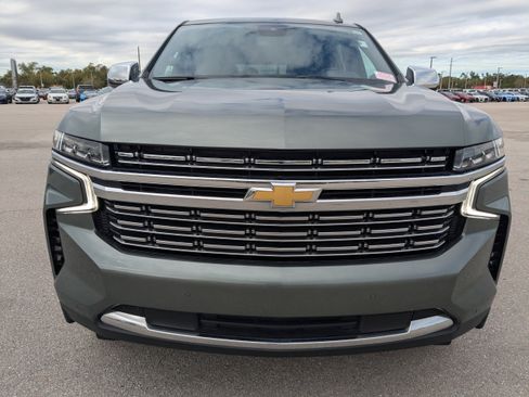 Used 2023 Chevrolet Suburban Premier image 3