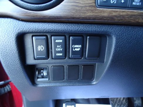 Used 2017 Nissan Titan Platinum Reserve image 22