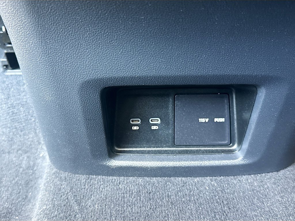 Used 2025 Volkswagen Atlas SE AWD/4WD image 27
