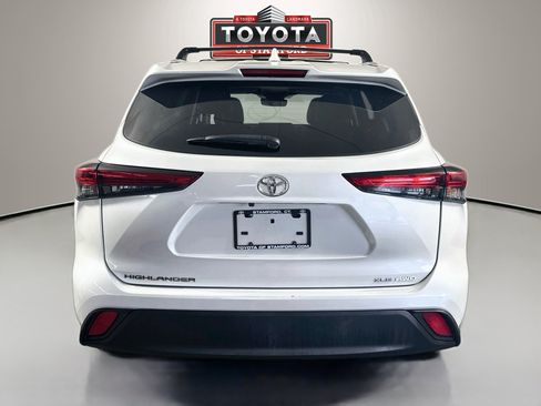 Used 2023 Toyota Highlander XLE AWD/4WD image 6