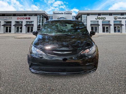 New 2026 Chrysler Voyager LX image 3