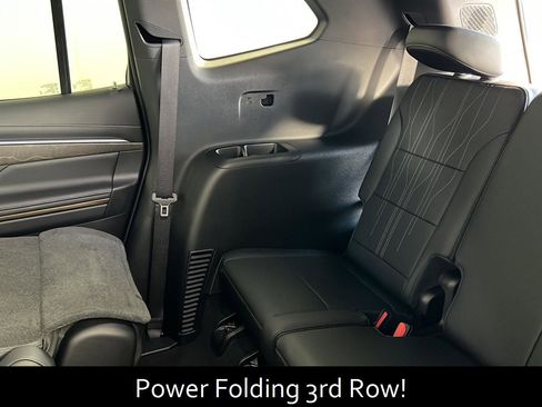 Used 2025 Buick Enclave Avenir w/ LPO, Floor Liner Package AWD/4WD image 12