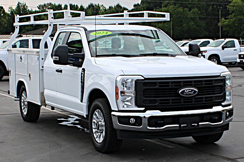 Used 2024 Ford F250 XL w/ XL Chrome Package RWD image 2