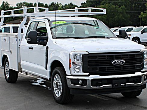 Used 2024 Ford F250 XL w/ XL Chrome Package RWD image 2