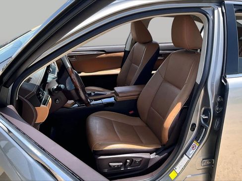 Used 2016 Lexus ES 350 w/ Premium Package w/Wood Trim FWD image 7