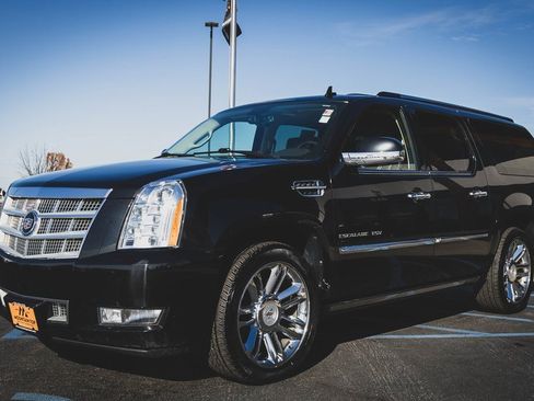 Used 2011 Cadillac Escalade ESV Platinum image 24