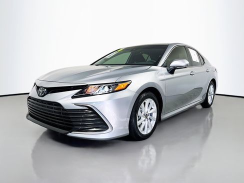 Used 2024 Toyota Camry LE w/ Convenience Package image 10