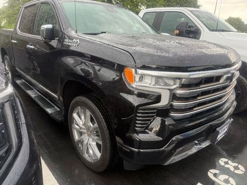 Used 2022 Chevrolet Silverado 1500 High Country w/ High Country Premium Package AWD/4WD image 3