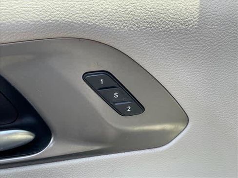 Used 2021 Chrysler Pacifica Touring-L FWD image 17