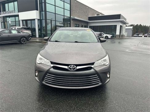 Used 2015 Toyota Camry LE image 2