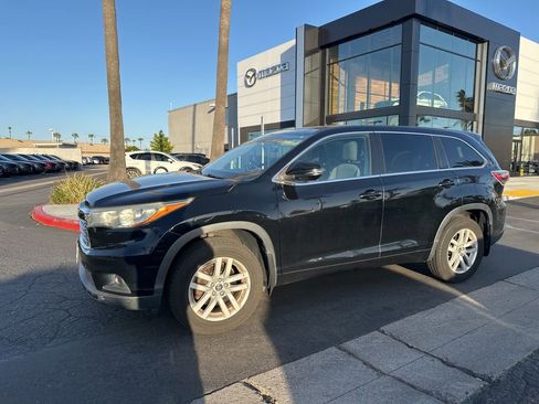 Used 2016 Toyota Highlander LE image 5