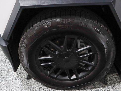 Used 2024 Tesla Cybertruck AWD Crew Cab image 11