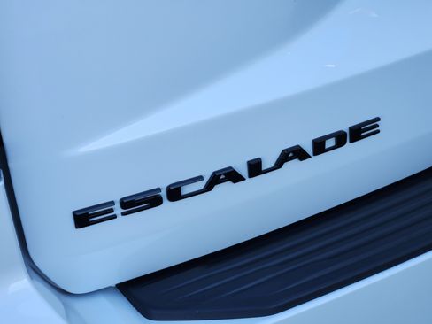 Used 2022 Cadillac Escalade ESV Sport Platinum w/ LPO, ONYX Package image 10