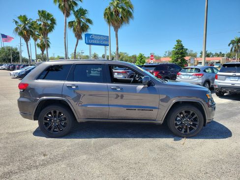 Used 2021 Jeep Grand Cherokee Laredo X RWD image 5