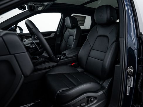 Certified 2025 Porsche Cayenne image 17