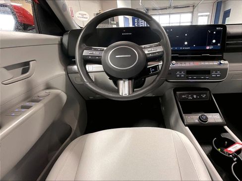 Used 2024 Hyundai Kona SEL w/ Convenience Package image 17