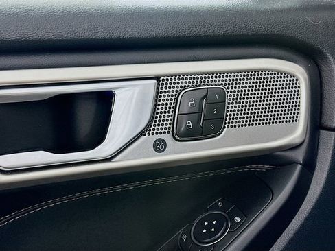 Used 2020 Ford Explorer Limited w/ Hybrid Equipment Group 310A image 11