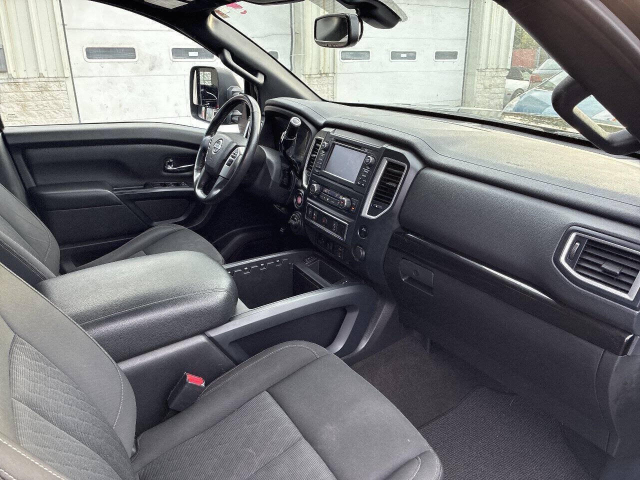 Used 2018 Nissan Titan SV AWD/4WD image 15