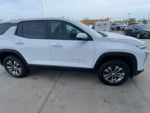 Used 2025 Chevrolet Equinox LT FWD image 3