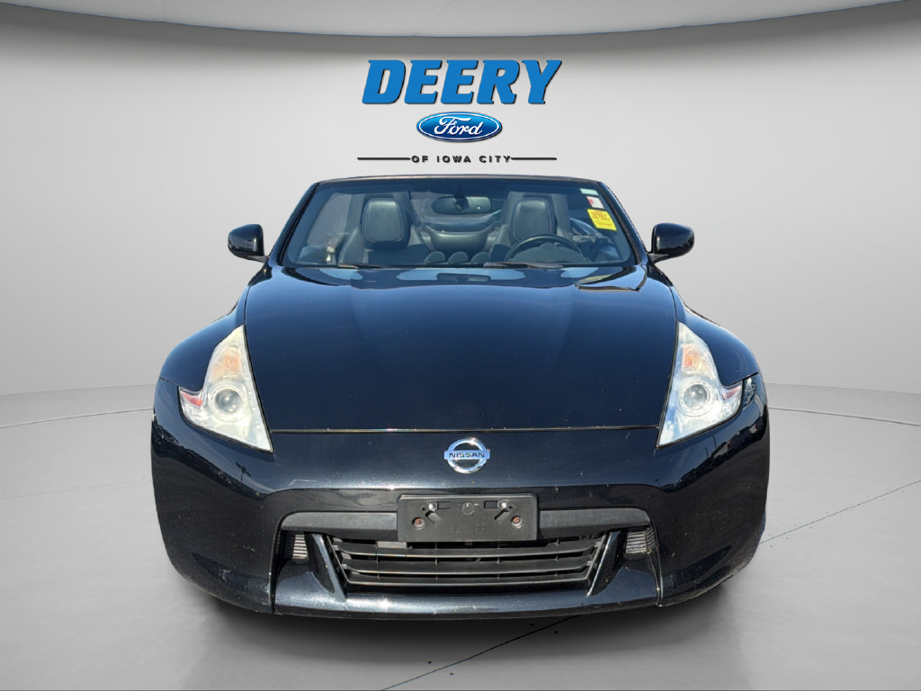 Used 2010 Nissan 370Z Touring RWD image 3