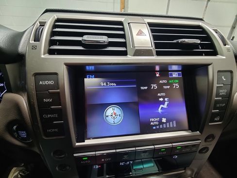 Used 2016 Lexus GX 460 w/ Premium Package AWD/4WD image 38