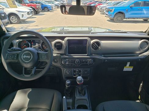 Used 2023 Jeep Gladiator Sport AWD/4WD image 13