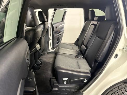 Used 2015 Toyota Highlander Plus FWD image 20