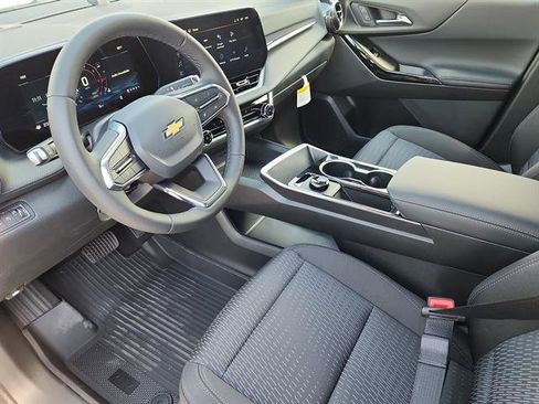 Used 2026 Chevrolet Equinox LT w/ Safety and Technology Package image 7