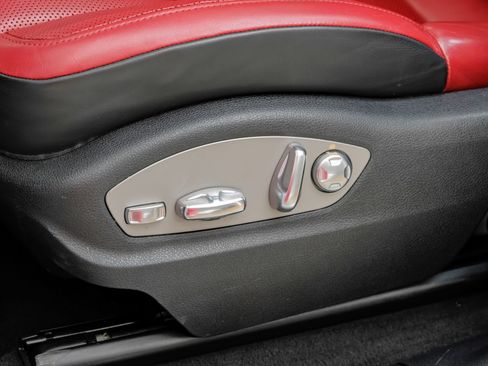 Used 2023 Porsche Macan AWD/4WD image 35