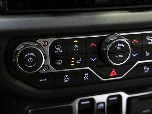 Used 2025 Jeep Wrangler Unlimited Rubicon w/ Technology Group image 50