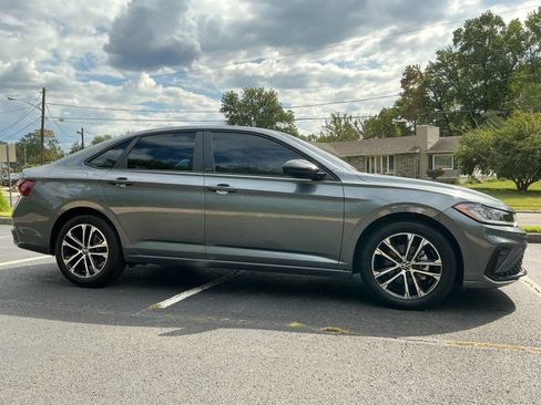 Used 2025 Volkswagen Jetta Sport image 3