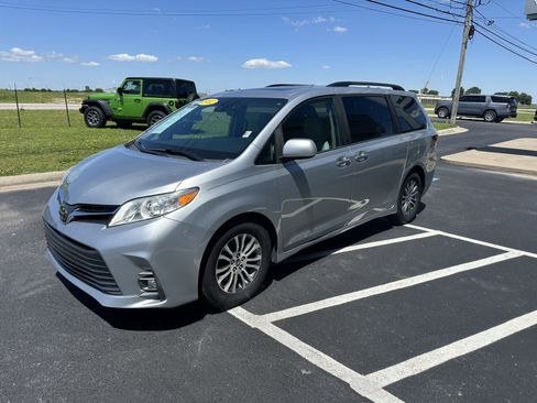 Used 2020 Toyota Sienna XLE FWD image 6