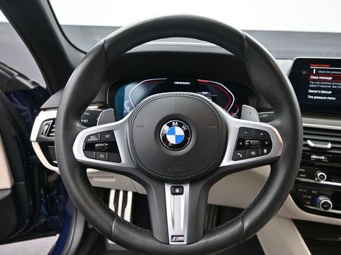 Used 2020 BMW M550i xDrive w/ Premium Package AWD/4WD image 11