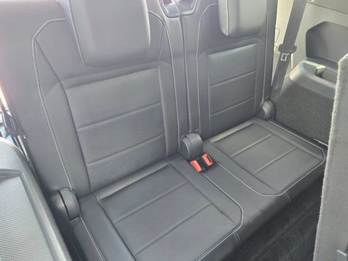 Certified 2021 Volkswagen Tiguan SE R-Line FWD image 18