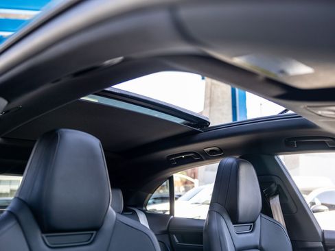 Certified 2025 Porsche Macan Electric RWD image 52
