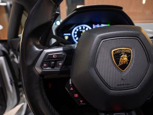 Used 2017 Lamborghini Huracan LP 580-2 RWD image 15