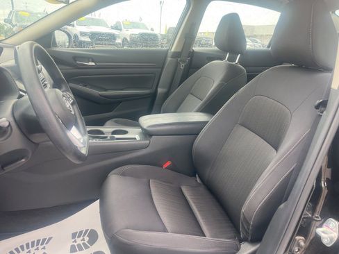 Used 2025 Nissan Altima 2.5 SV FWD image 17