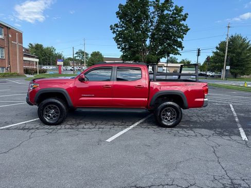 Used 2017 Toyota Tacoma SR5 w/ Tow Package AWD/4WD image 1